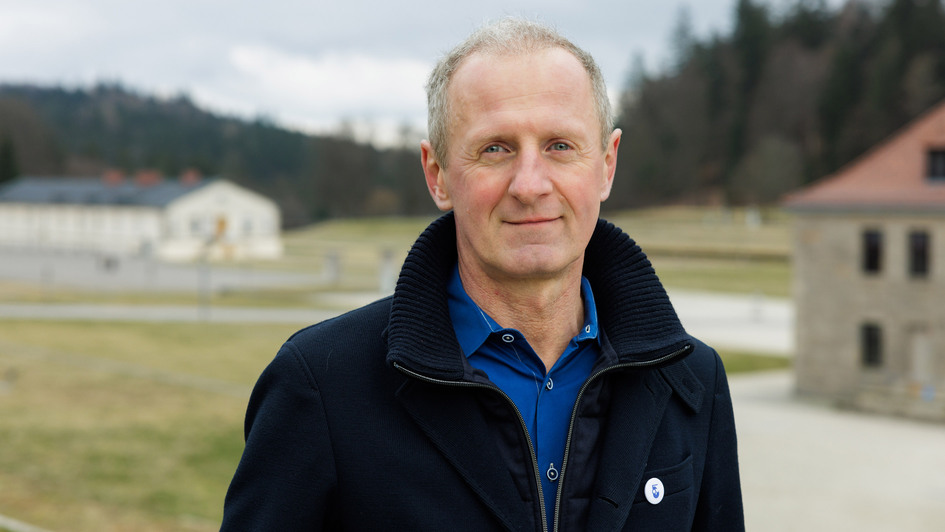Joerg Skriebeleit (Foto von 2023). Der Leiter der KZ-Gedenkstaette Flossenbuerg, Joerg Skriebeleit, hat die Vereinnahmung von Dietrich Bonhoeffer durch rechte Christen in den USA kritisiert.